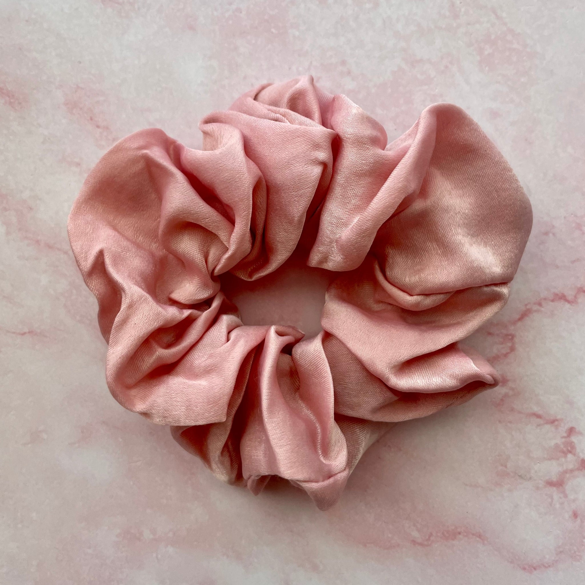 Scrunchie pink deals